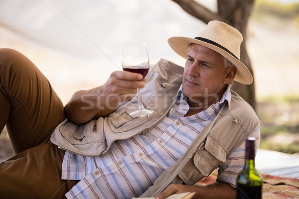 Foto stock: Homem · vinho · casa · de · campo · safári · férias · natureza