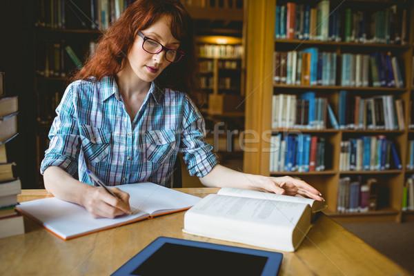 Maturité étudiant étudier bibliothèque Université femme [[stock_photo]] © wavebreak_media