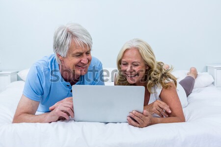 Portré idős pár tabletta ágy digitális otthon Stock fotó © wavebreak_media