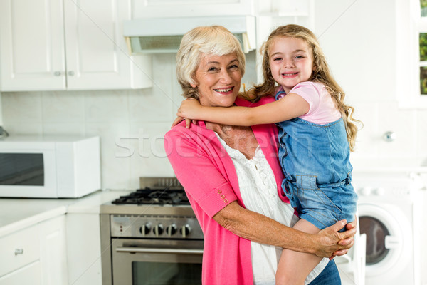 Portret zâmbitor bunicuta fată în picioare Imagine de stoc © wavebreak_media
