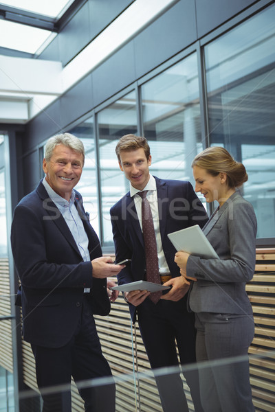 Stockfoto: Bespreken · elektronische · man · gelukkig