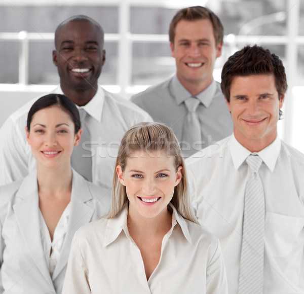 Foto stock: Cinco · personas · mirando · cámara · sonriendo · hombres