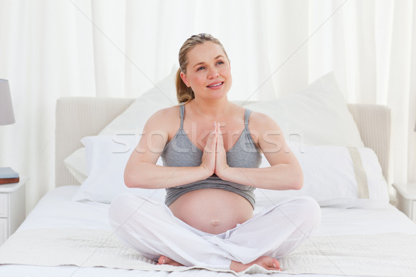 Hamile kadın yoga yatak gülümseme ev Stok fotoğraf © wavebreak_media