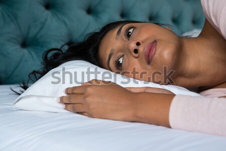 Portret trist femeie in sus dormitor sănătate Imagine de stoc © wavebreak_media