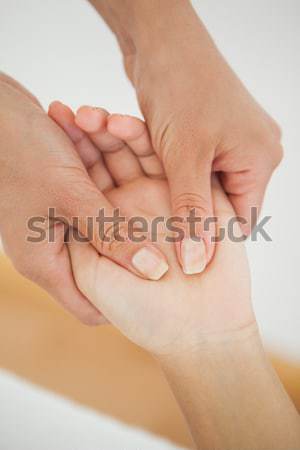 Rückansicht shirtless Mann Schulterschmerzen weiß Hände Stock foto © wavebreak_media