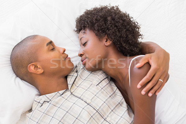 Szczęśliwy para snem bed wraz domu Zdjęcia stock © wavebreak_media