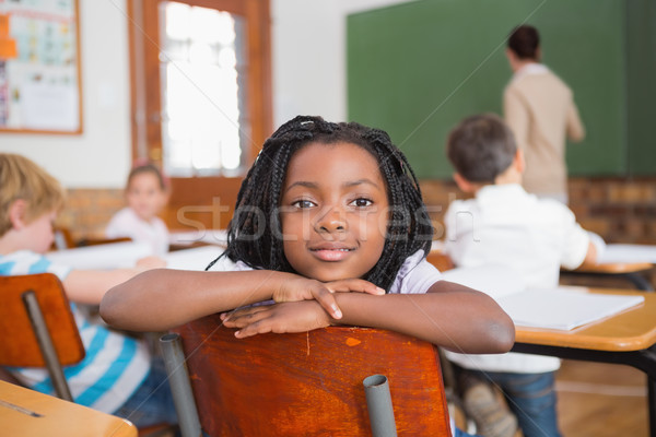 Zdjęcia stock: Uśmiechnięty · posiedzenia · biurko · szkoła · podstawowa · dziewczyna · szkoły