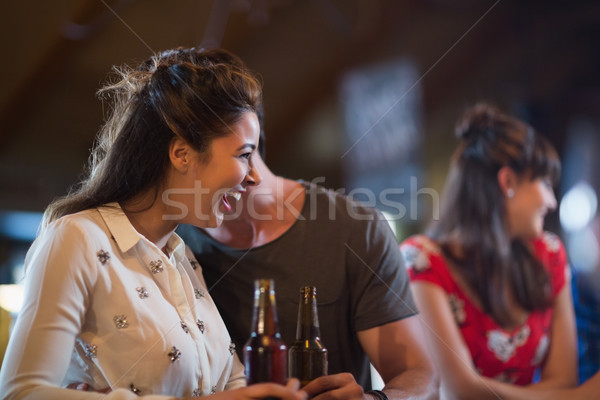 Vrolijk vrouw bierfles bar Stockfoto © wavebreak_media