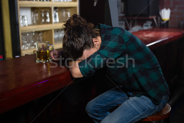 Man slapen bar counter dronken restaurant Stockfoto © wavebreak_media