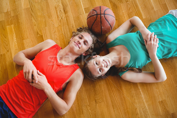 Portret prietenii teren de baschet podea fată fitness Imagine de stoc © wavebreak_media