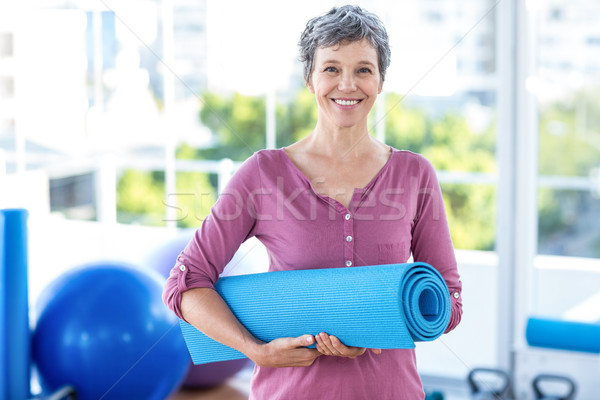 Portret rijpe vrouw yogamat permanente fitness studio Stockfoto © wavebreak_media