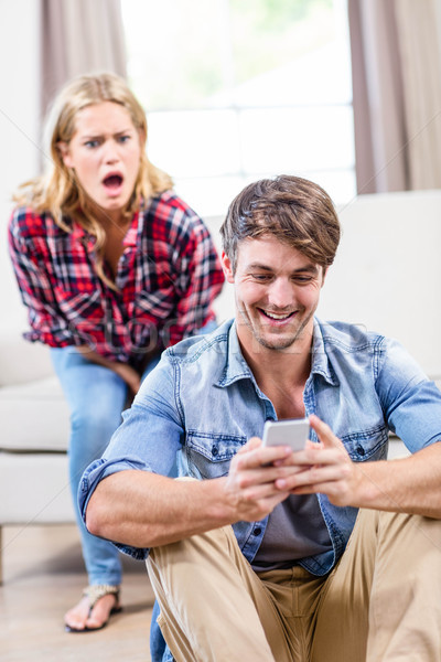 Stockfoto: Vriendin · spionage · vriendje · woonkamer · vrouw