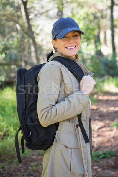Mosolygó nő hátizsák vidék nő boldog természet Stock fotó © wavebreak_media