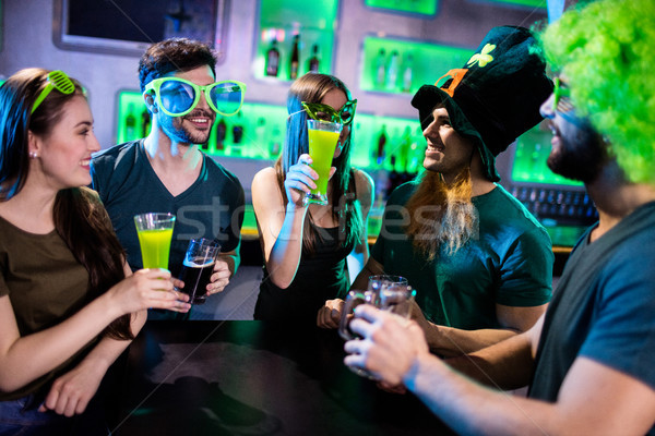 Groep vrienden bier drinken bril Stockfoto © wavebreak_media