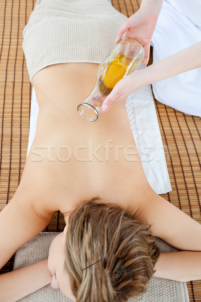 Femeie masaj ulei de masaj spa mână sănătate Imagine de stoc © wavebreak_media