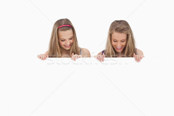 Deux jeunes femmes bord blanche [[stock_photo]] © wavebreak_media