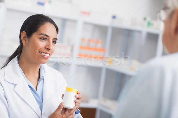 Foto stock: Farmacêutico · droga · caixa · olhando · paciente