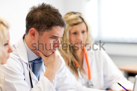 Foto stock: Médico · paciente · peso · juntos · escala