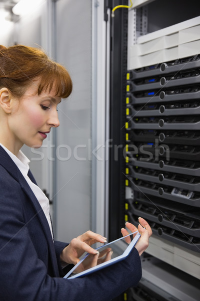 Ziemlich Techniker arbeiten Server groß Stock foto © wavebreak_media