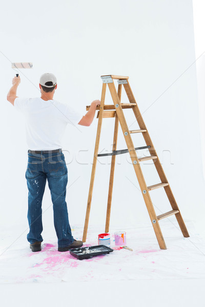 [[stock_photo]]: Homme · peinture · étape · échelle · blanche