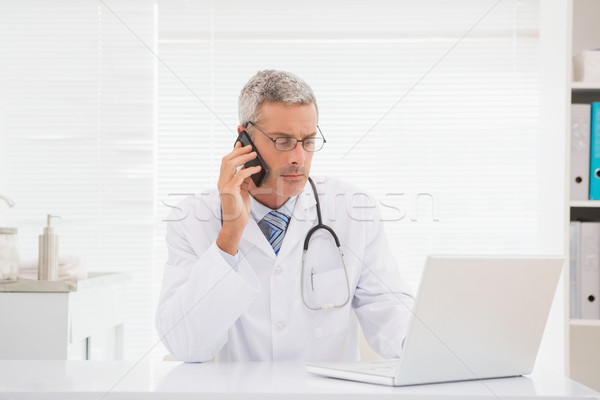 Foto stock: Médico · médico · escritório · computador · homem