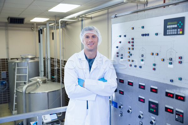 Foto stock: Retrato · sorridente · cientista · fábrica · computador