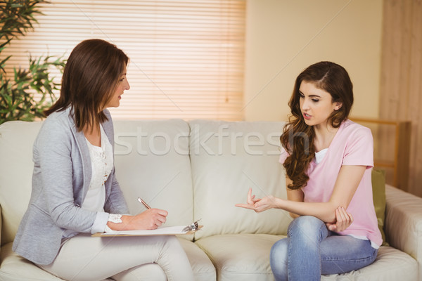 Terapeuta hallgat beteg nő kommunikáció női Stock fotó © wavebreak_media