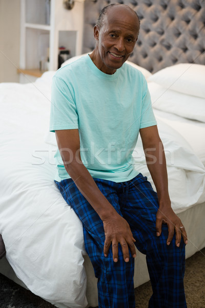 Portré mosolyog idős férfi ül ágy Stock fotó © wavebreak_media