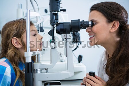 Stock fotó: Optometrikus · megvizsgál · női · beteg · lámpa · szemészet