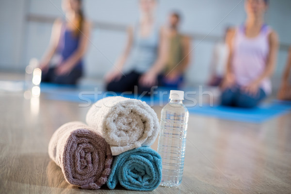 Handtuch Wasserflasche Fitnessstudio Frau Wasser Stock foto © wavebreak_media