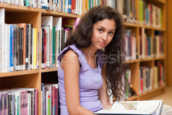Сток-фото: студент · книга · библиотека · женщину · синий