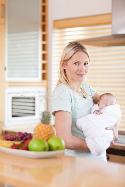 側面図 女性 立って キッチン 赤ちゃん 腕 ストックフォト © wavebreak_media