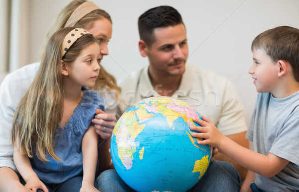 [[stock_photo]]: Famille · monde · maison · regarder · garçon · femme