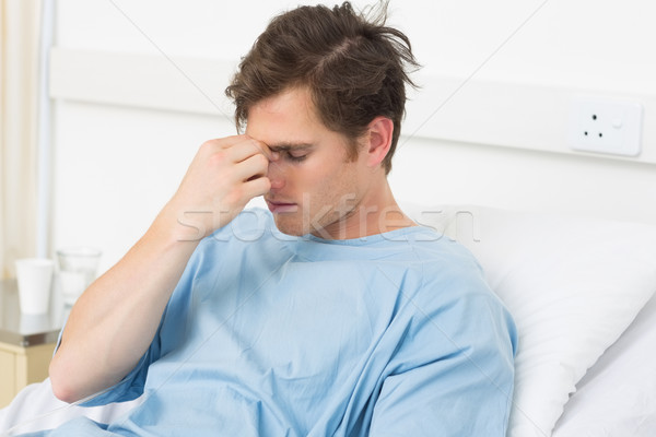 Foto stock: Paciente · sufrimiento · dolor · de · cabeza · relajante · hospital · jóvenes