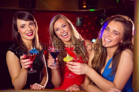 Gelukkig vrienden drinken samen bar portret Stockfoto © wavebreak_media
