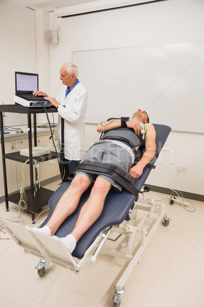 Homme trouver sur médicaux centre médecin [[stock_photo]] © wavebreak_media