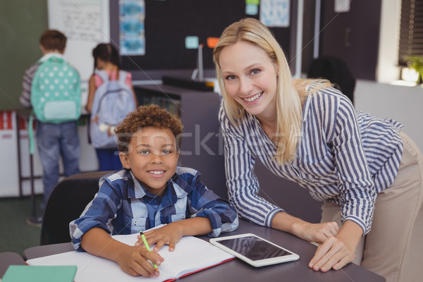 Portrait souriant enseignants aider écolier devoirs [[stock_photo]] © wavebreak_media