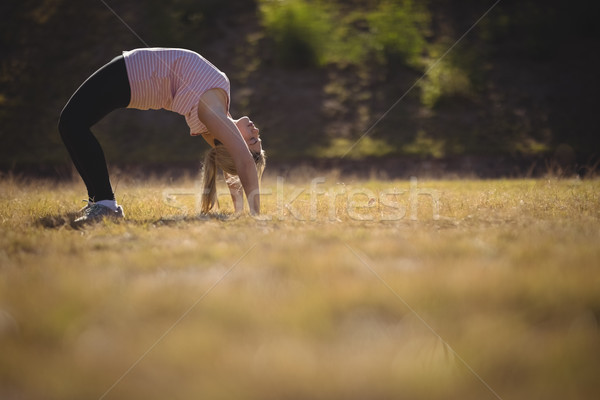 Nő előad nyújtás testmozgás akadályfutás csizma Stock fotó © wavebreak_media