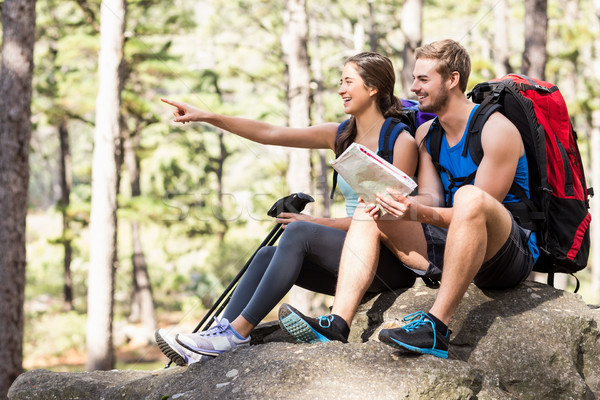 Jeunes heureux pointant nature femme [[stock_photo]] © wavebreak_media