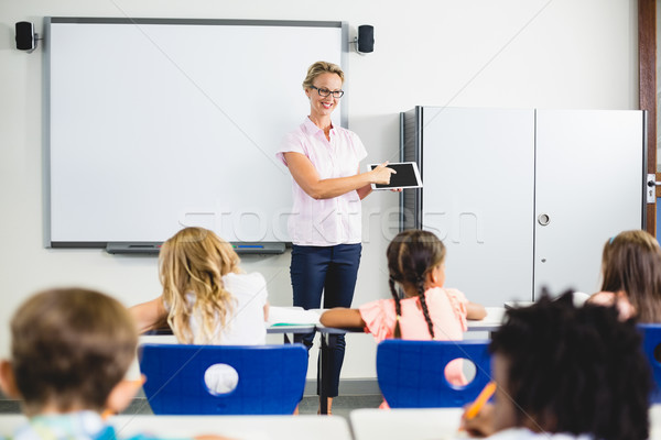 öğretmen öğretim çocuklar dijital tablet sınıf Stok fotoğraf © wavebreak_media