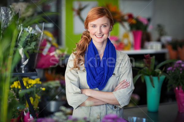 Foto stock: Feliz · femenino · florista · pie · los · brazos · cruzados