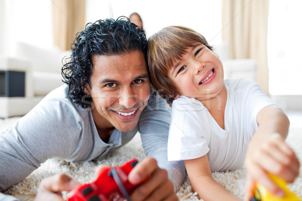 Weinig jongen vader spelen video games familie Stockfoto © wavebreak_media