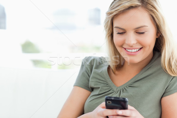 ストックフォト: 笑顔の女性 · 電話 · ホーム · 携帯 · 脚 · だけ