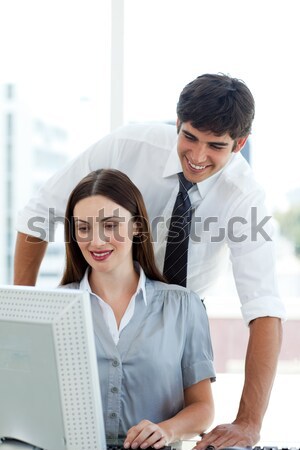 Geschäftsleute sprechen lächelnd wenig Sitzung Büro Stock foto © wavebreak_media