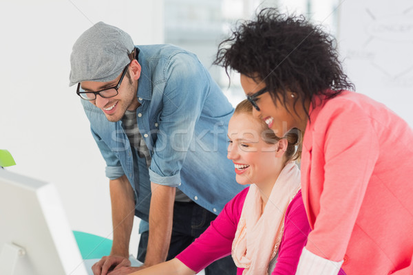 Foto stock: Sonriendo · de · trabajo · ordenador · oficina · vista · lateral · tres