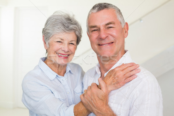 Bonitinho aposentados casal sorridente câmera casa Foto stock © wavebreak_media