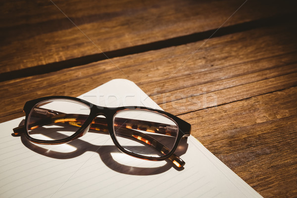 Gol Notepad ochelari de citit birou afaceri birou Imagine de stoc © wavebreak_media