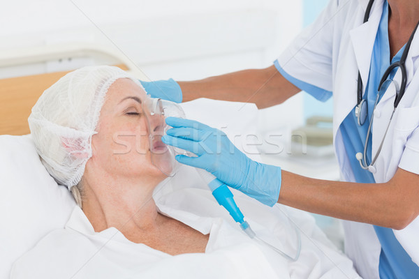 Lekarza maska ​​tlenowa szpitala kobieta medycznych chorych Zdjęcia stock © wavebreak_media