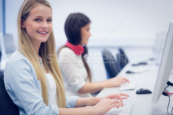 Stockfoto: Glimlachend · studenten · universiteit · vrouw · meisje