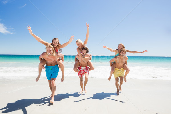 Znajomych plaży kobieta wody Zdjęcia stock © wavebreak_media